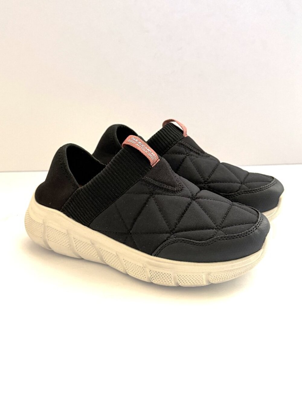 Skechers BOBS Womens Sneakers 7 Black Quilted Slip On Memory Foam Comfort